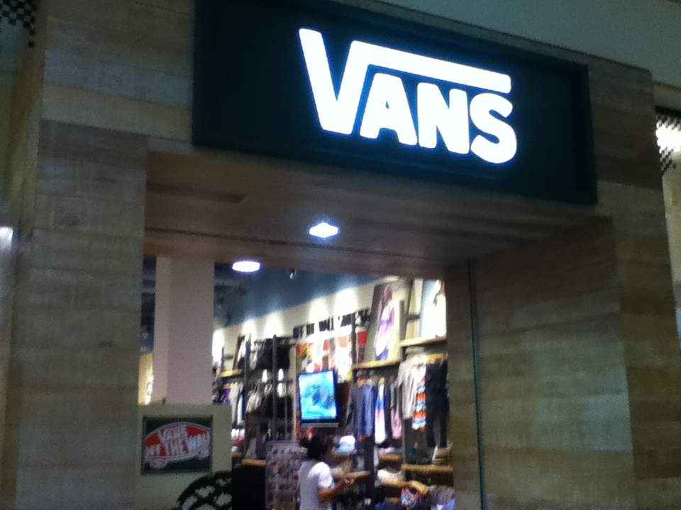 smith haven mall vans